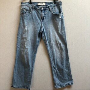 Hollister Low-Rise Relaxed Straight Distressed Jeans Sz 30 Short